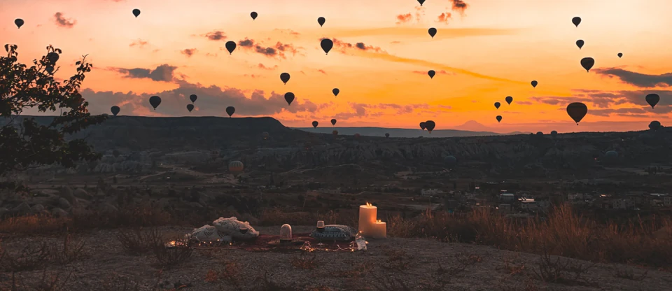A candlelit picnic overlooking Cappadocia’s valleys and hot air balloons.